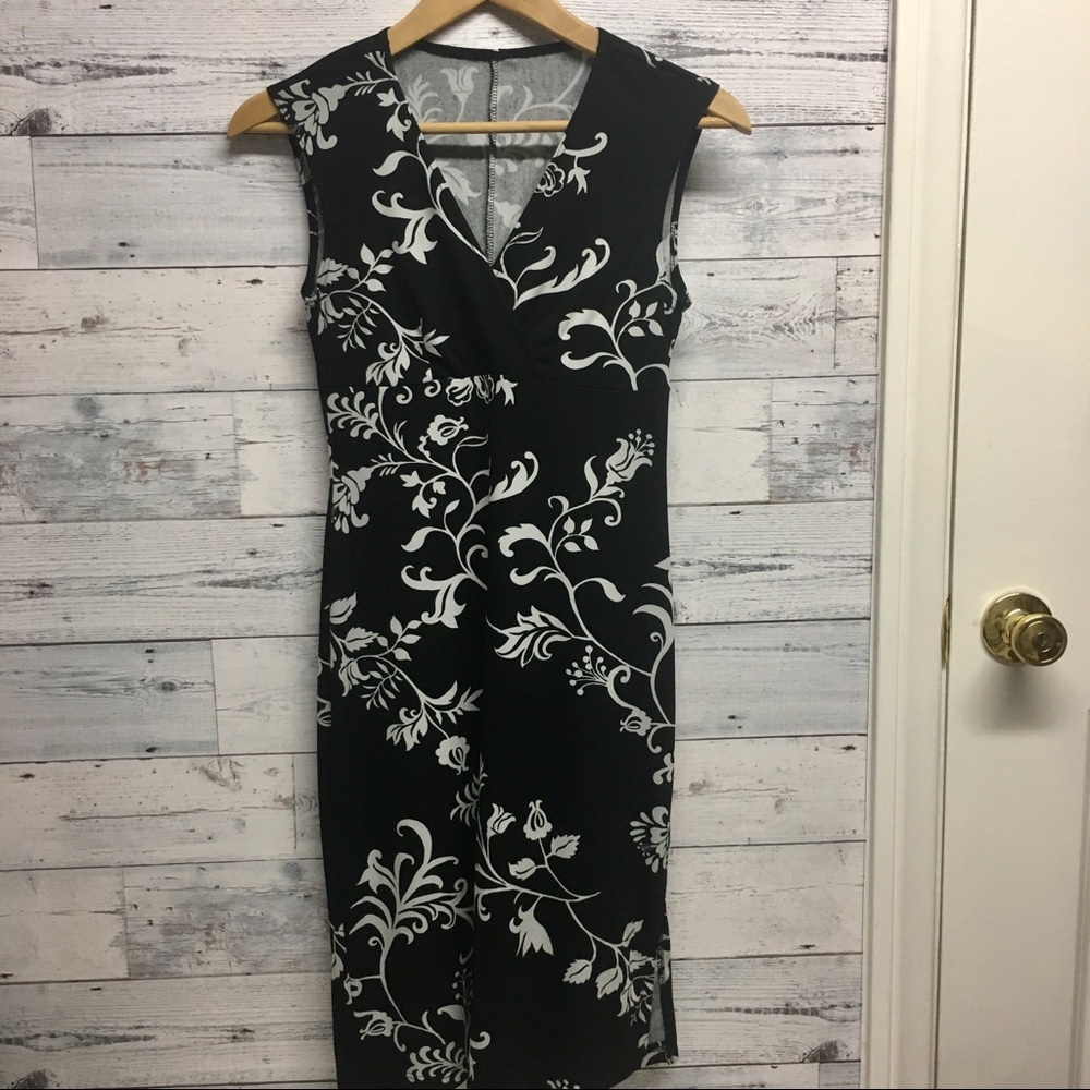 Black and white floral print sleeveless dress